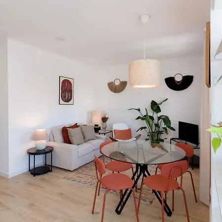 Flh Alcantara Comfy Flat With Balcony شقة *